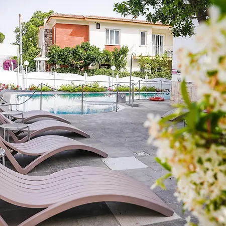 Hotiday Collection - Sant'agnello 4* سورينتو